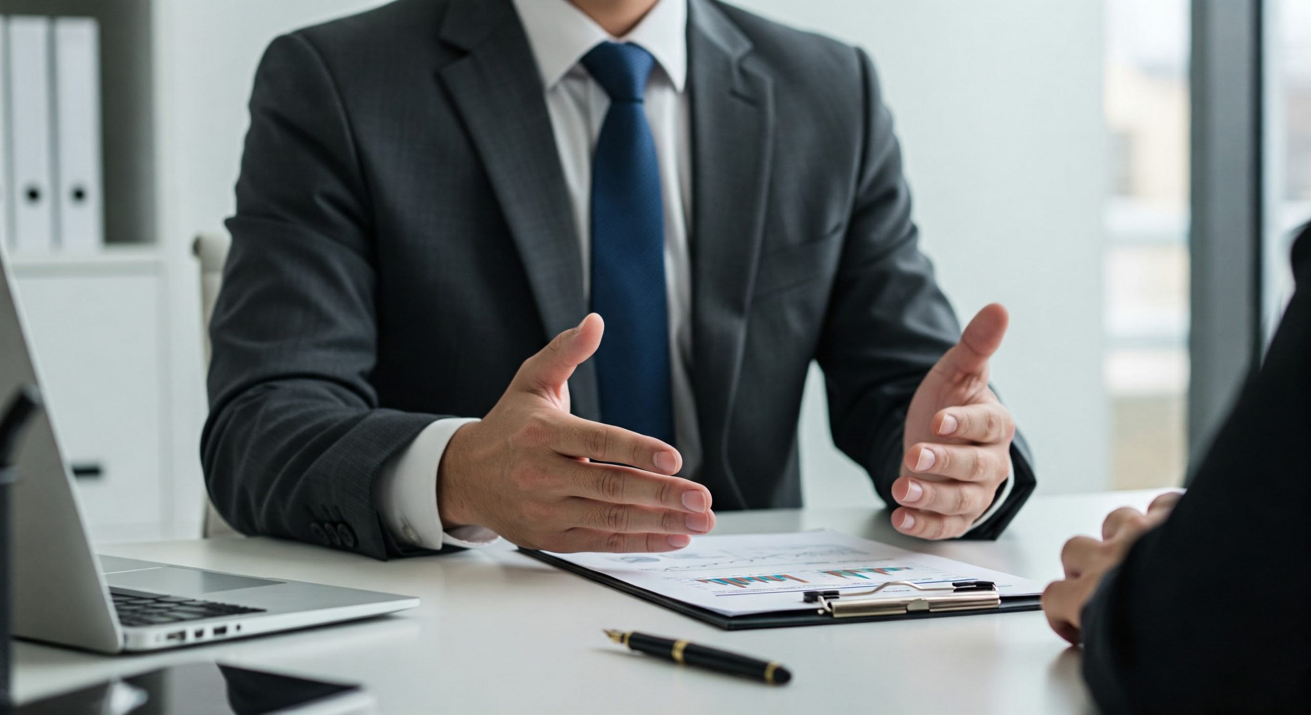The Benefits of Using a Financial Advisor Compared to Self-Managing Your Finances